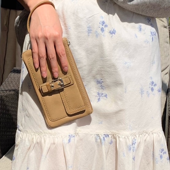 Coach wristlet with buckle - Picture 4 of 5